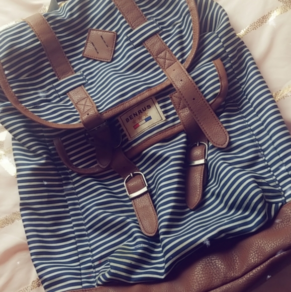 ♡I am selling a Benrus backpack!♡ - Picture 1 of 4